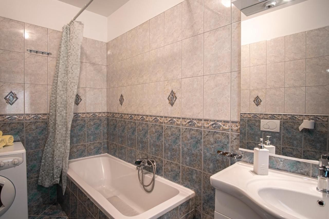 Apartman Luka Fažana Eksteriør bilde