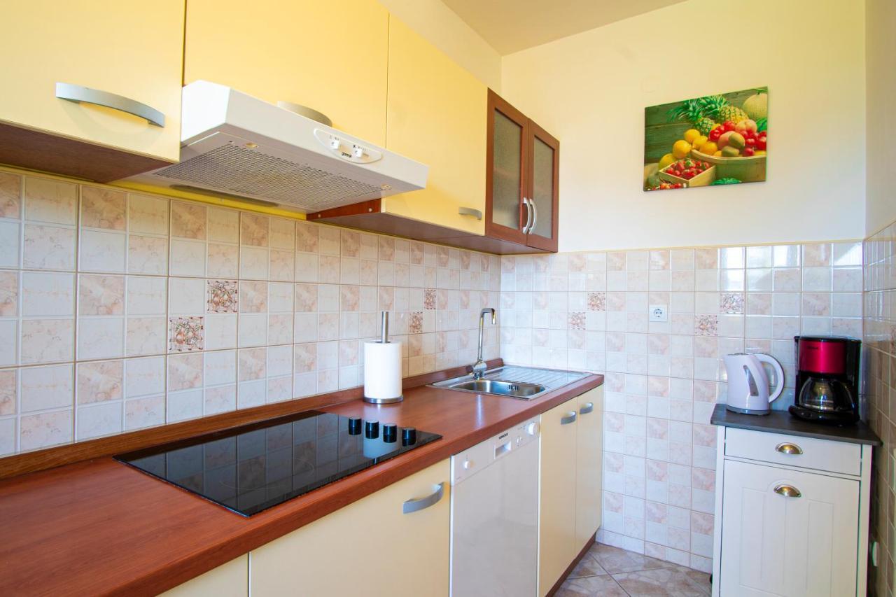Apartman Luka Fažana Eksteriør bilde